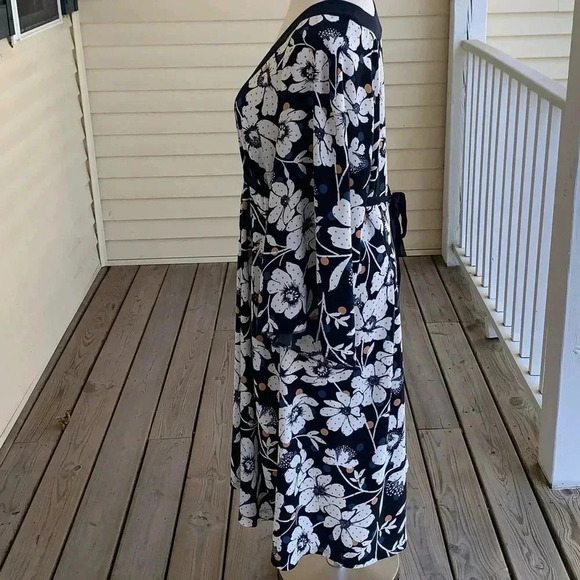 Eloquii Dress Plus 22W Blue Floral Whimsical Long Bell Sleeves 22 Novelty Print - Picture 14 of 14